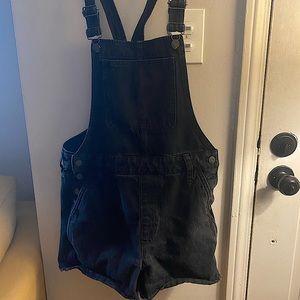 Madewell Adirondack Short Overalls in Washed Black